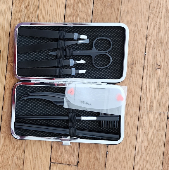 Travel case Eyebrow Kit 8 Pack, Tweezer, razor,pencil, eyebrow scissors, brush, - Picture 4 of 5